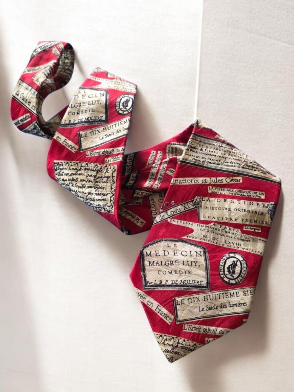 VINTAGE GIORGIO 100% SILK Novelty necktie French Literary, Historical Cultural
